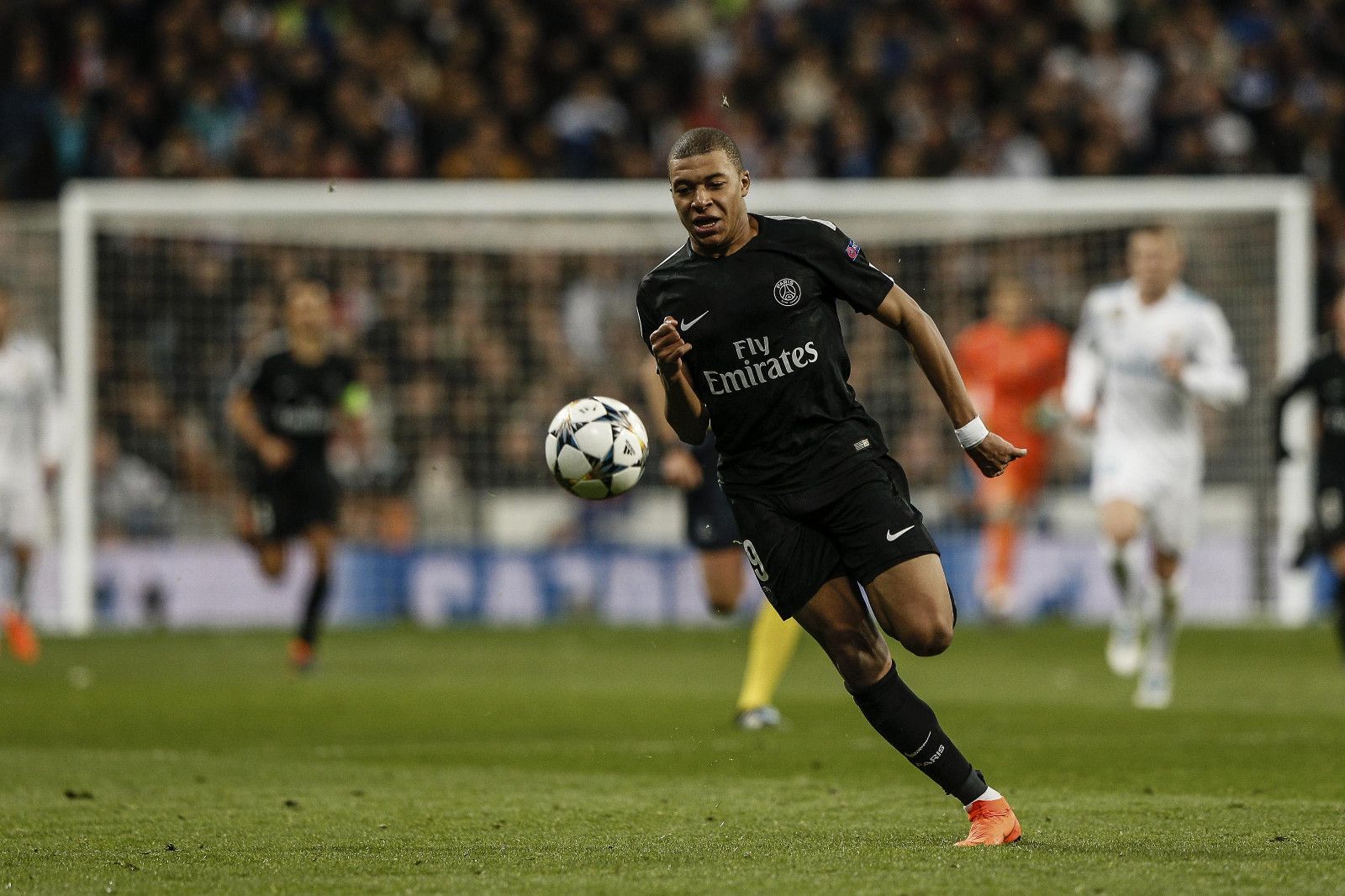 意甲：尤文客场3-0轻取卡利亚里（意甲战报：尤文客场3-0完胜卡利亚里）