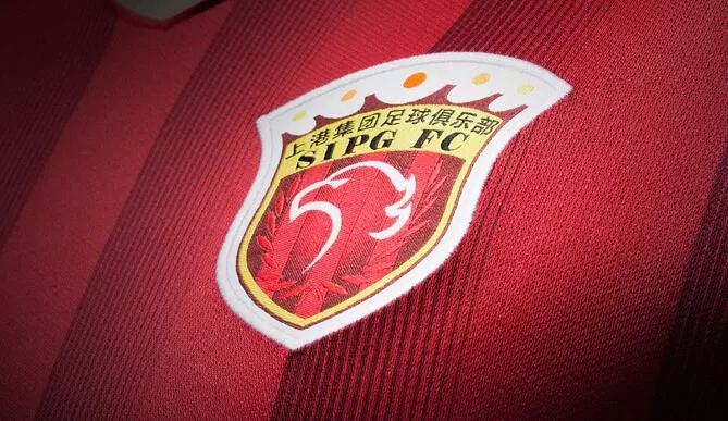 阿斯：皇马对贝林被肘后裁判未看回放感到愤怒，认为标准不一（阿斯：皇马不满裁判未回看贝林被肘，质疑判罚尺度不一）