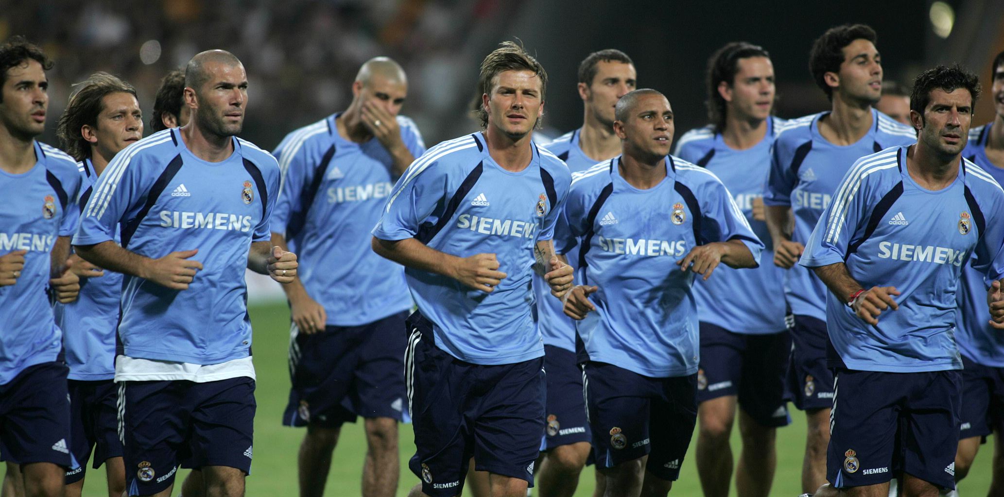 马德兴：邵佳一教练组土洋结合更受青睐，他的海外人脉有帮助（马德兴：邵佳一教练团队中外合璧更吃香，海外人脉加持）