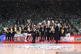 桑加雷战热刺全场数据：2传1射贡献3球，传球成功率87.8%（桑加雷对热刺高效发挥：1射2传参与3球，传球成功率87.8%）