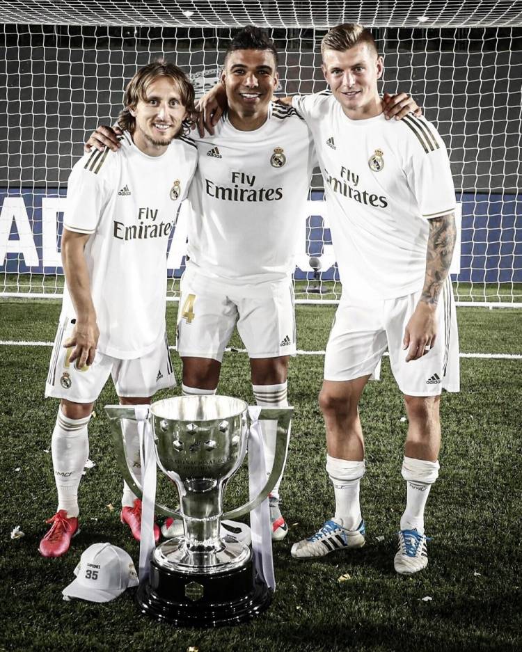 阿坎吉：为球队服务最重要；最想要队友的能力？泽林斯基的技术（阿坎吉：团队利益优先；若可选择队友特质，我想要泽林斯基的技术）