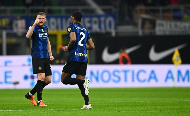 萨索洛2-2比萨，恩佐拉、马蒂奇破门，索尔茨维特读秒绝平（萨索洛2-2战平比萨：恩佐拉、马蒂奇建功，索尔茨维特压哨扳平）