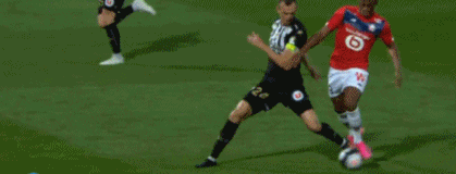 利物浦欲出售左后卫齐米卡斯，因其不愿离开安菲尔德，而其他球员面临竞争。