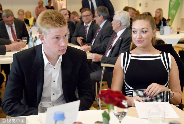 莱万西甲生涯进74球，同期单一联赛进球数仅次于哈兰德和凯恩（莱万西甲累计74球，同期单联赛进球数仅逊哈兰德与凯恩）