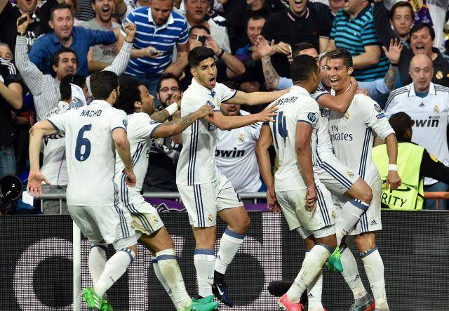 圣保利主帅调侃凯恩：去年他踢我们那脚射门，球现在还在飞吧（圣保利主帅打趣凯恩：去年的那脚射门，恐怕现在还没落地）