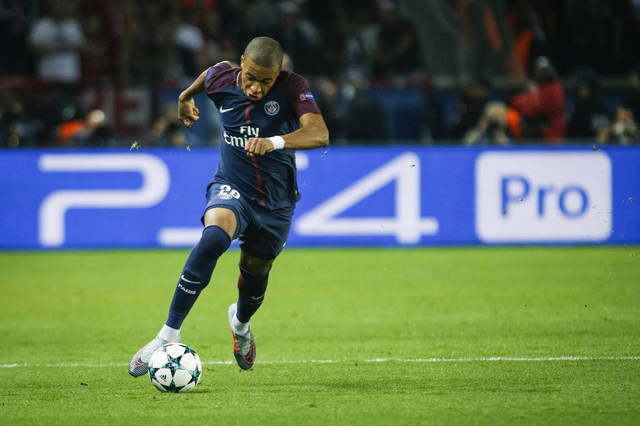 马卡：维尼修斯和皇马续约谈判远未达成，期限与年薪上有分歧（马卡报：维尼修斯与皇马续约受阻，合同年限与薪资存在分歧）