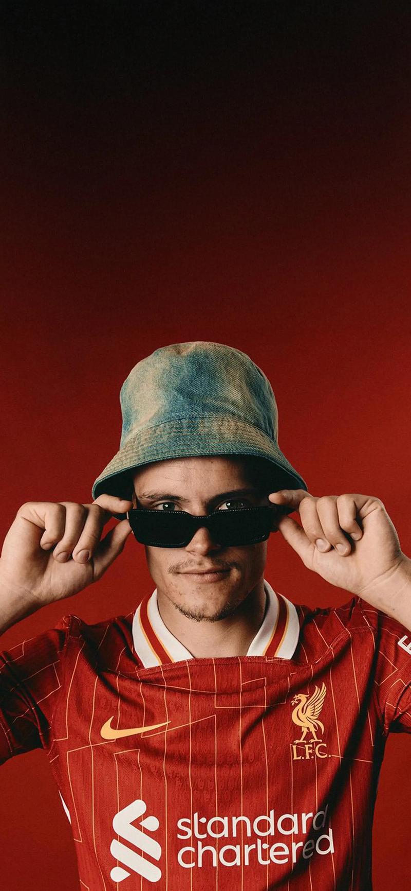 TA：曼城明夏可能签右后卫和右边锋，他们仍在关注利夫拉门托（TA：曼城或于明夏补强右后卫与右边锋位置，持续关注利夫拉门托）